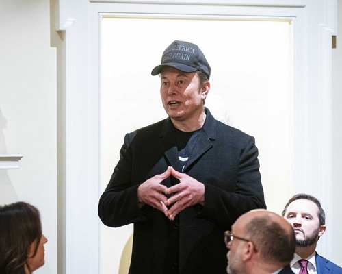 Elon Musk 116 milyar dolar daha fakir