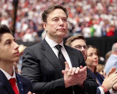 Elon Musk 722 milyar dolarlık servetiyle neler alabilir?