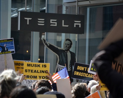 Elon Musk’ın dönüşü Tesla’nın marka itibarını kurtarabilir mi?