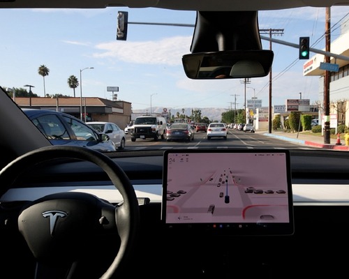 Elon Musk’ın Tesla robotaksi uygulaması neden riskli?