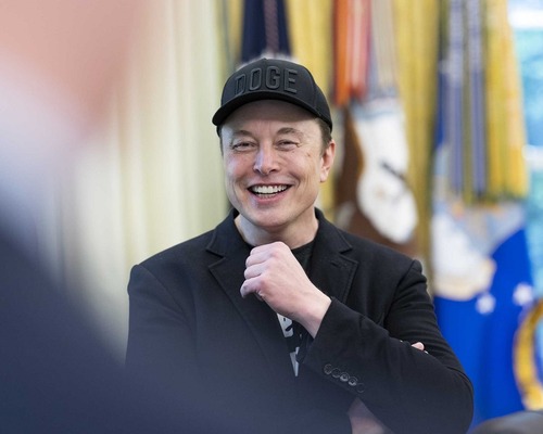 Elon Musk servetinde yeni bir kilometre taşına yaklaştı