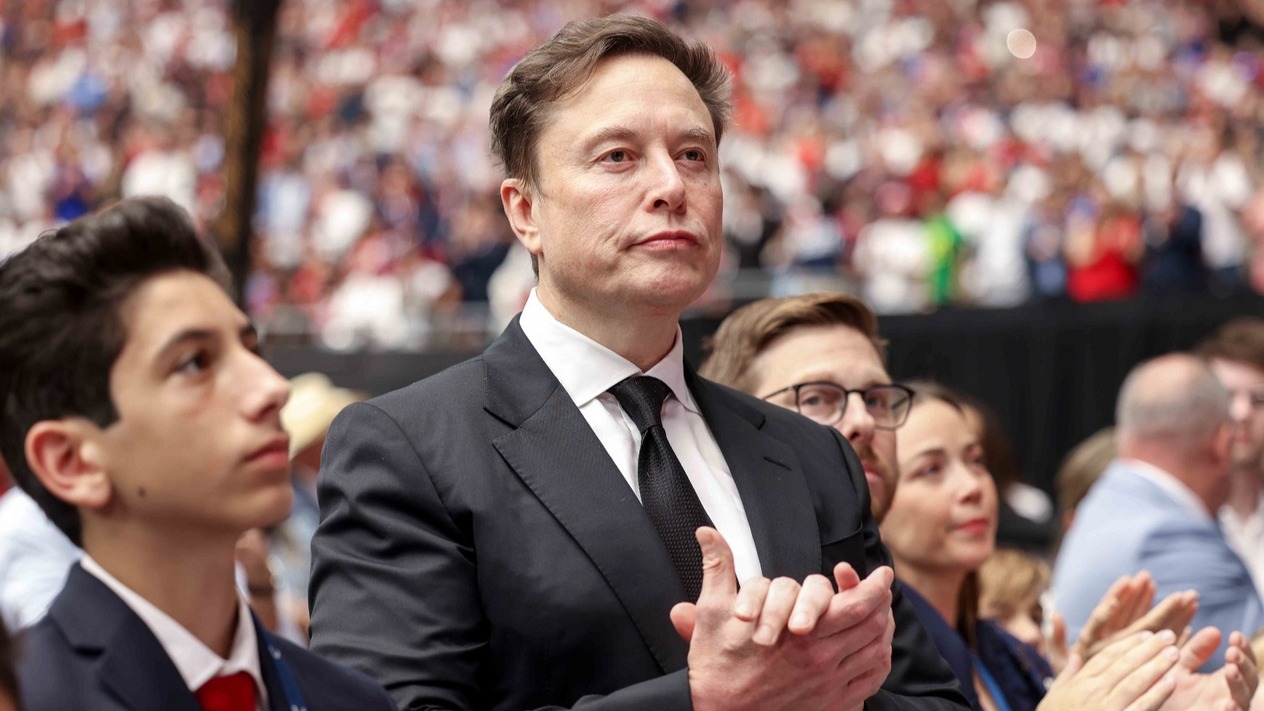 Elon Musk servetinin 500 milyar dolara yükselmesiyle tarihe geçti