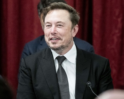 Elon Musk SpaceX ve Tesla’yı birleştirebilir mi?