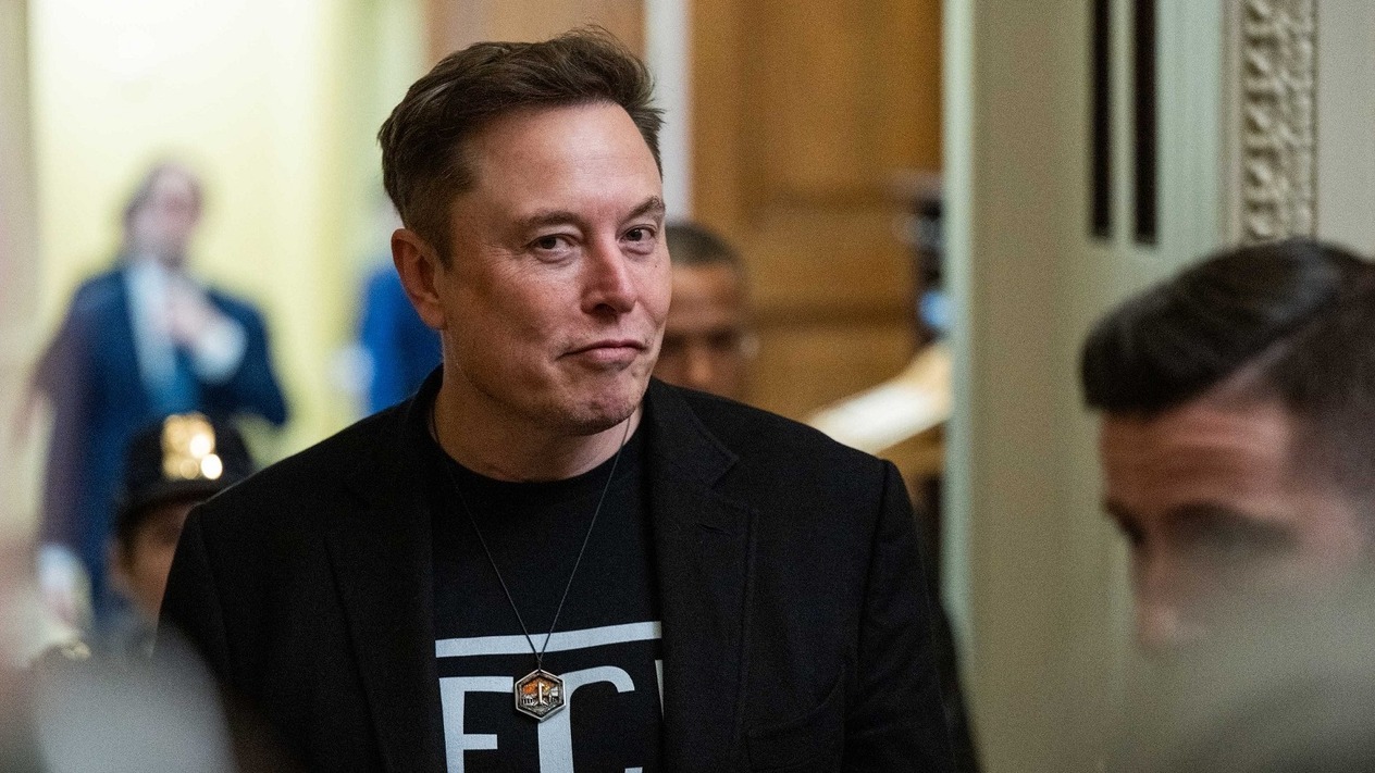 Elon Musk trilyoner olmaya yaklaşıyor: SpaceX halka arz başvurusu yaptı