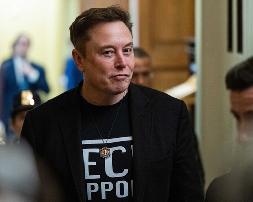 Elon Musk trilyoner olmaya yaklaşıyor: SpaceX halka arz başvurusu yaptı
