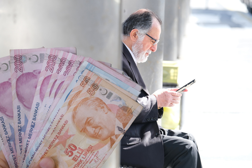 En düşük emekli aylığını düzenleyen yasa teklifi kabul edildi