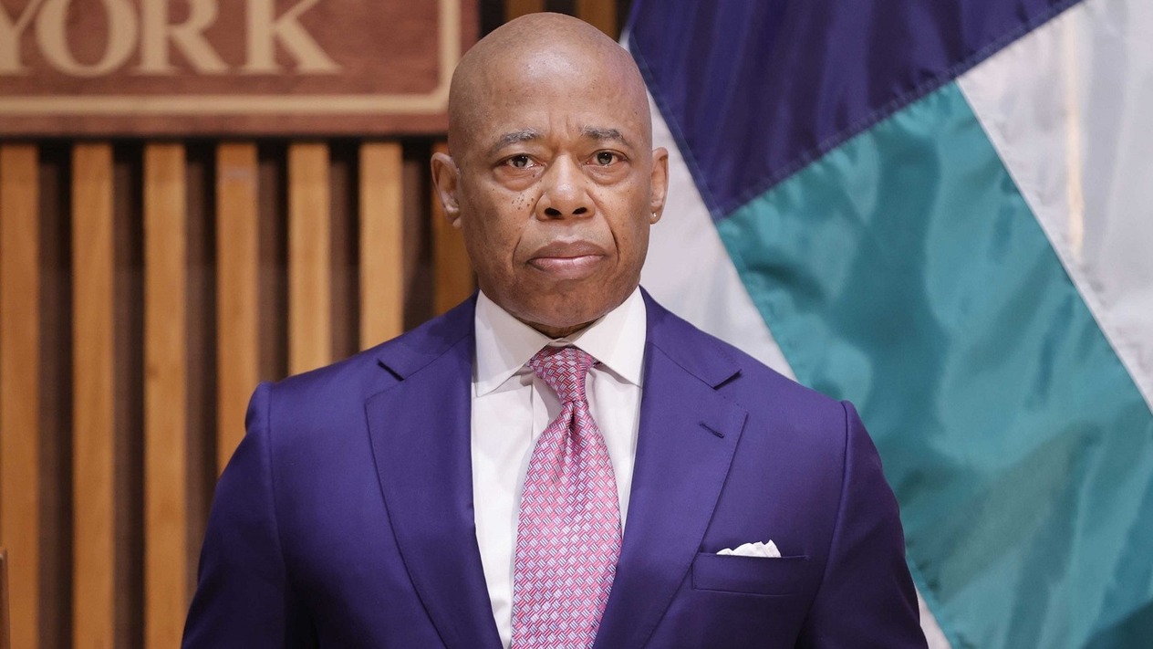 Eric Adams New York belediye başkanlığı yarışından çekildi