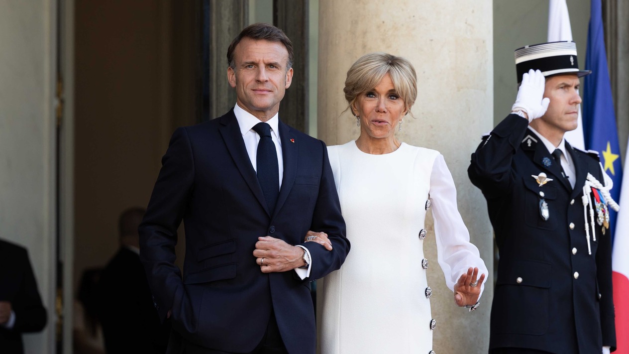  Eşinin Fransa Cumhurbaşkanı Macron’a tokat attığı video komplo teorilerine yol açtı