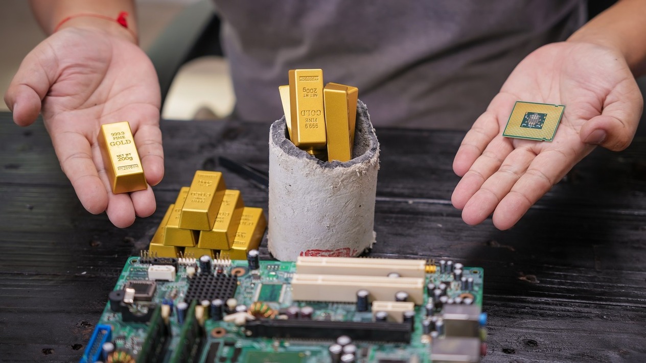 Eski bilgisayar parçaları nasıl mücevhere dönüşüyor?