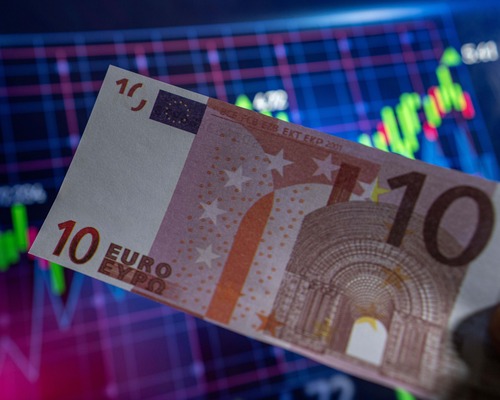 Euro Bölgesi ekonomisi beklentilerin üzerinde büyüdü