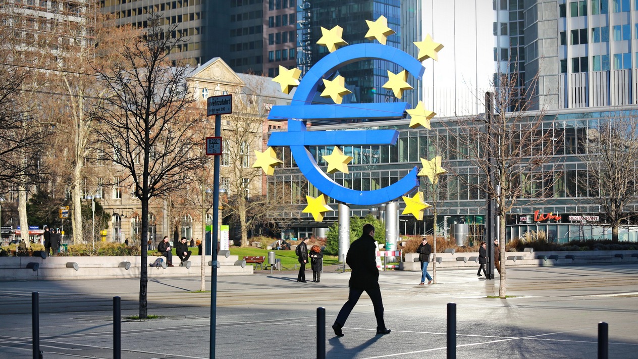 Euro Bölgesi'nde ekonomik aktivite 30 ayın zirvesine çıktı