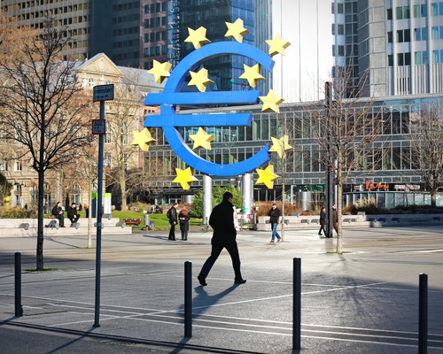 Euro Bölgesi'nde ekonomik aktivite 30 ayın zirvesine çıktı