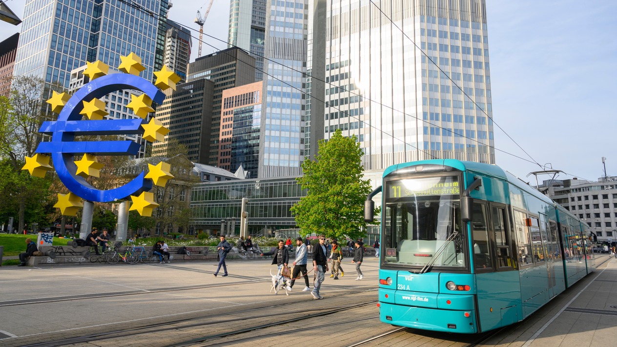 Euro Bölgesi'nde ekonomik daralma ve yatırımcı güveninde düşüş