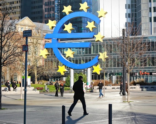 Euro Bölgesi'nin ikinci büyük bankası doğuyor