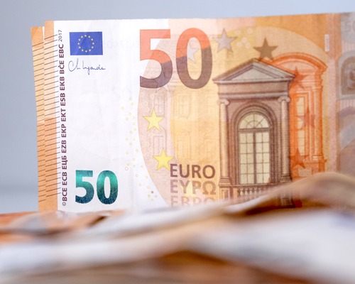 Euro bölgesinde kredi büyümesi hız kesti