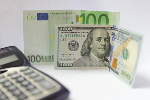 Euro dolara karşı nisanda yüzde 5 değer kazandı
