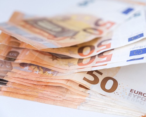 Euro küresel para sisteminde sınırlı güç kazandı
