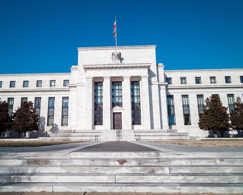 Faiz indirimi baskısına karşı Powell temkinli duruşunu koruyor