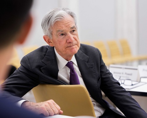 Fed Başkanı Powell baskı altında