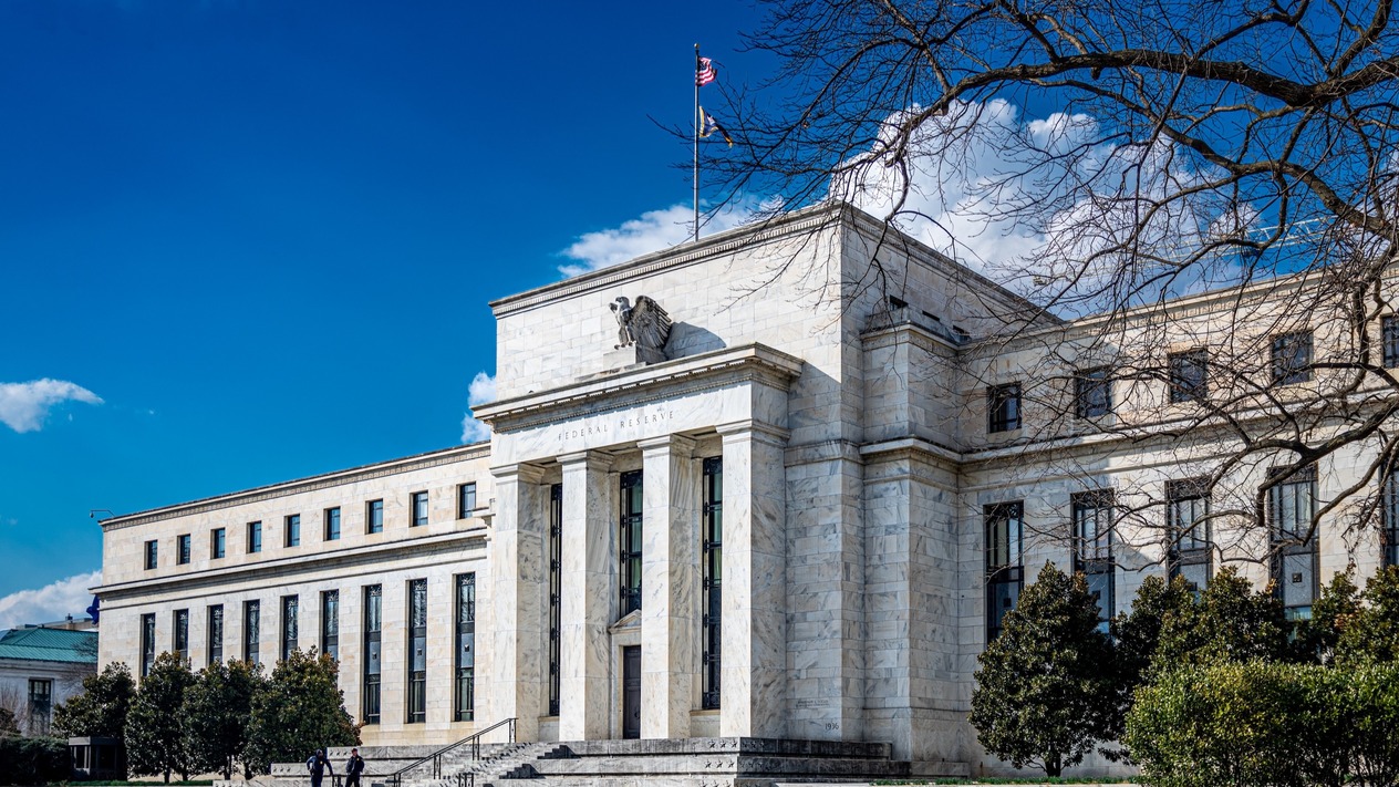 Fed beklentilere paralel olarak faiz indirdi