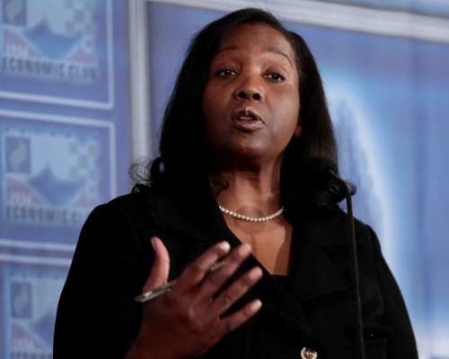 Fed Yönetim Kurulu Üyesi Cook Trump'a dava açtı