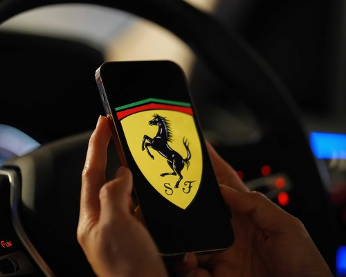 Ferrari'de elektrikli araç tanıtıldı, hisseler düştü