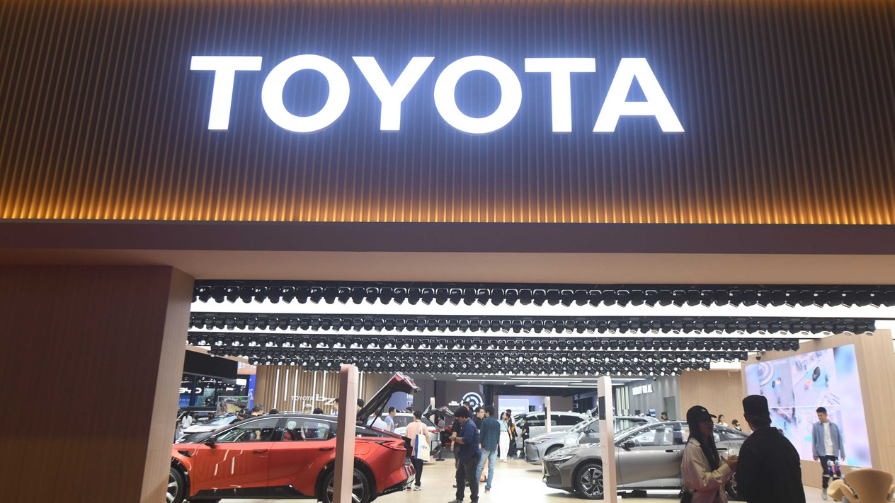 Fiziksel anahtarlar rafa kalkıyor: Toyota’dan Apple hamlesi