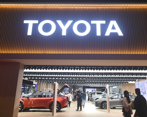 Fiziksel anahtarlar rafa kalkıyor: Toyota’dan Apple hamlesi