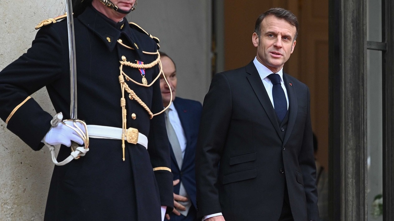 Fransa Cumhurbaşkanı Macron rakipleri tarafından köşeye sıkıştırıldı