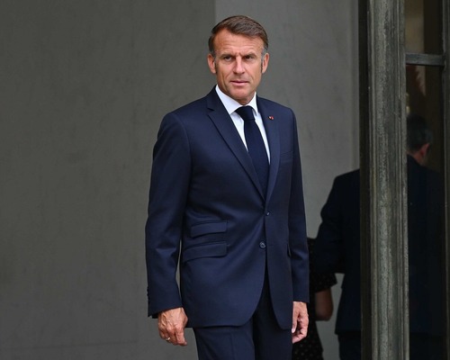 Fransa Cumhurbaşkanı Macron yeni başbakan arıyor