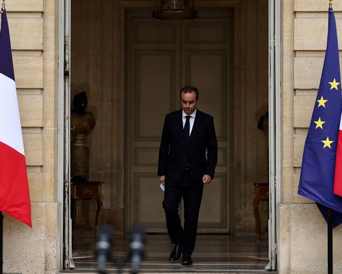 Fransa’da Başbakanın ani istifası ekonomik kriz endişelerini artırıyor