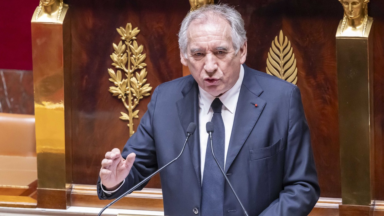 Fransa'da hükümet düştü