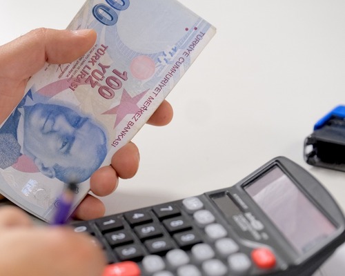 Gecelik faiz politika faizinin üzerinde