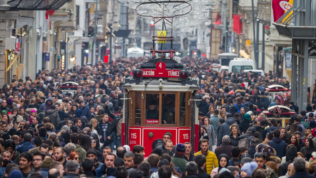 Gençlerin oranı yüzde 15'in altına geriledi