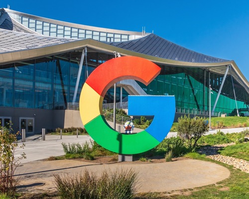 Google üretken yapay zeka rekabetinde arama motoru üstünlüğünü korumaya çalışıyor