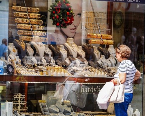 Altında ibre yukarı döndü