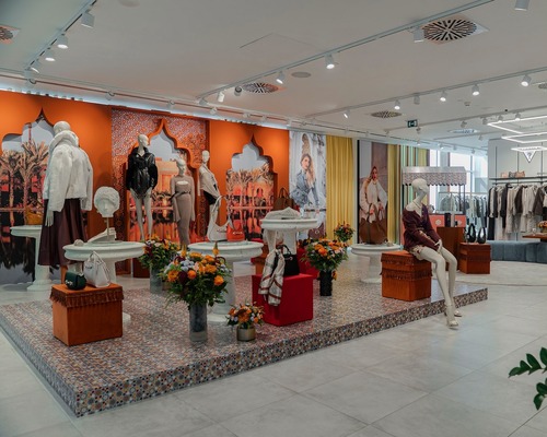 GUESS’in 2025 Sonbahar-Kış Koleksiyonu tanıtıldı