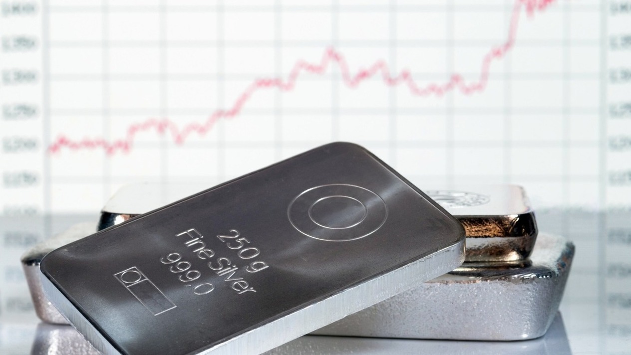 Gümüş ilk kez 60 dolara ulaştı: Neden altından daha fazla yükseliyor?