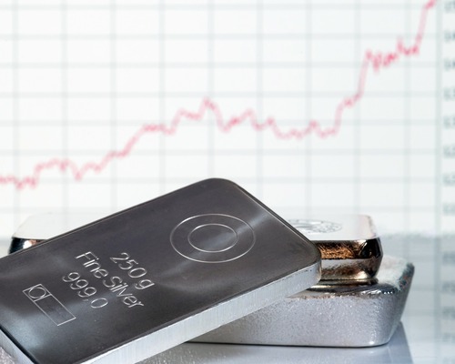 Gümüşün rekor yükselişi: Analistlere göre altın daha güvenli