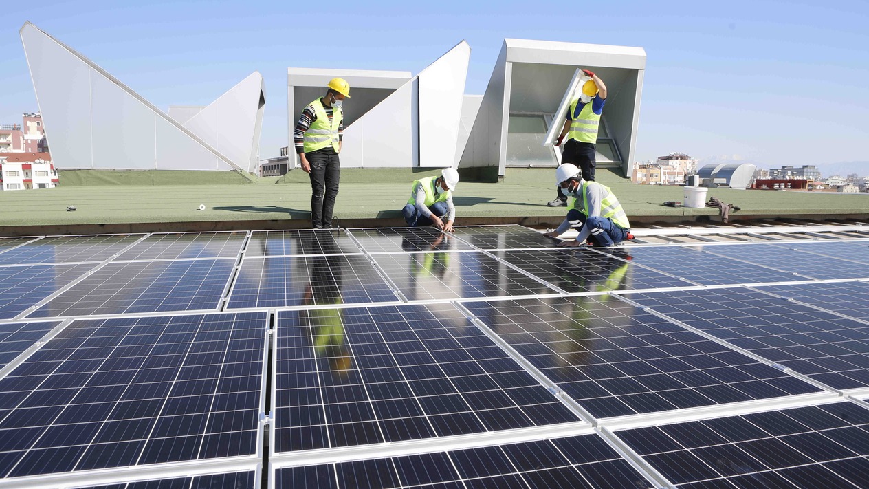 Güneş enerjisi Türkiye'nin elektrik maliyetini düşürdü