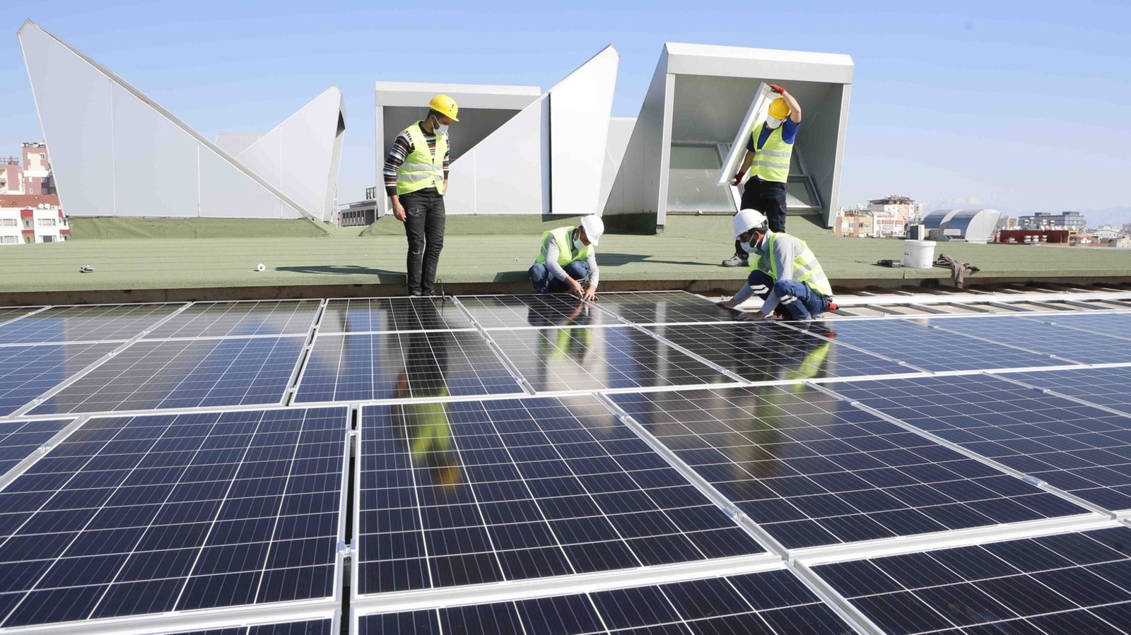 Güneş enerjisinde yılın zirvesi: Elektrik üretiminde rekor seviye