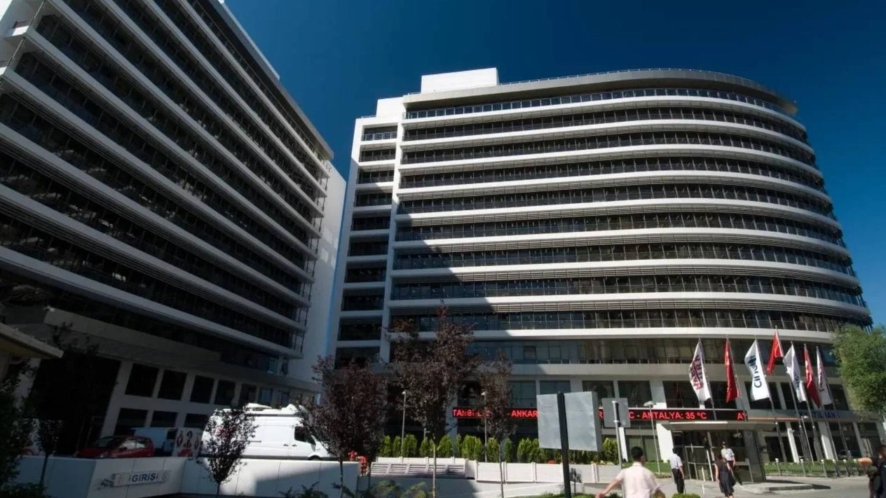 Habertürk ve Show TV'nin sahibi Ciner Yayın Grubu el değiştirdi: Park Grubu hisselerini Can Grubu'na sattı