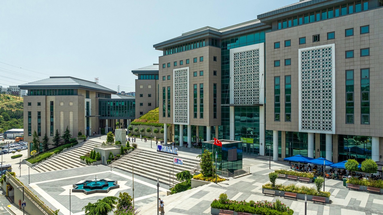 Haliç Üniversitesi yapay zeka odaklı yeni eğitim modelini tanıttı