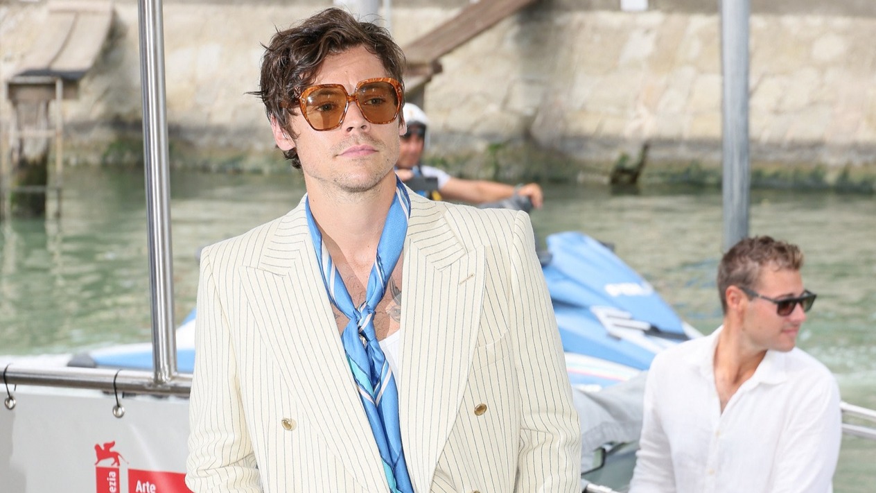 Harry Styles Billboard’ın yeni listesinde zirveye çıkan ilk erkek sanatçı oldu