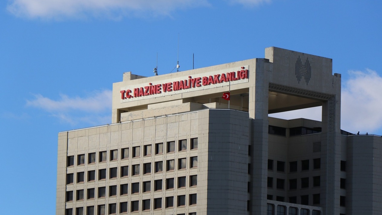 Hazine 10 yıl vadeli sürdürülebilir tahvil için dört bankayı yetkilendirdi