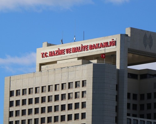 Hazine 10 yıl vadeli sürdürülebilir tahvil için dört bankayı yetkilendirdi