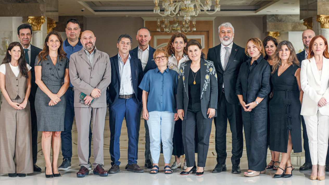 Her şey altüst, eğitim de!