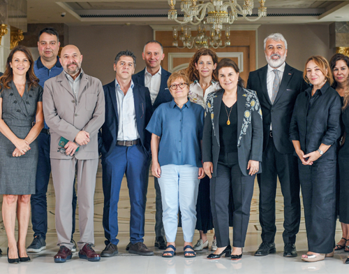 Her şey altüst, eğitim de!