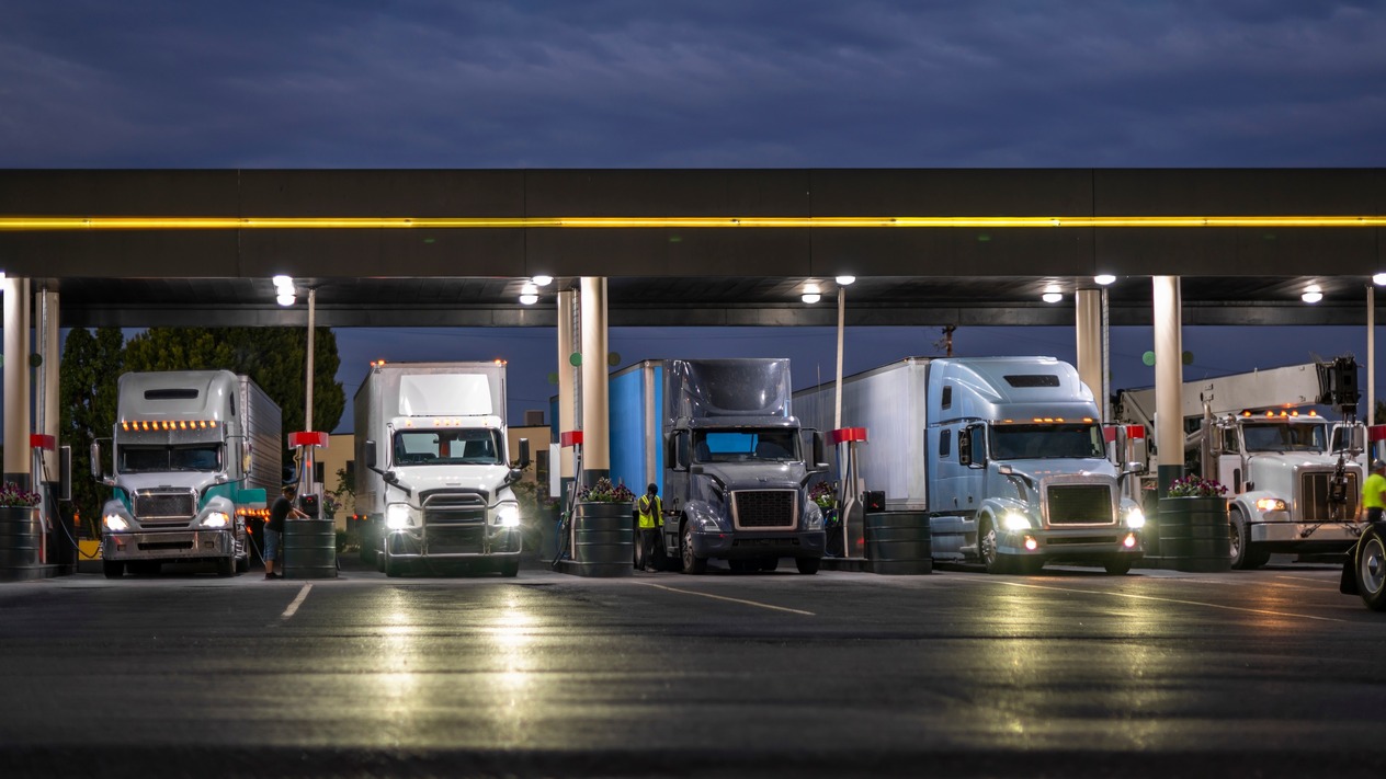 IEA: Petrol talebi daralacak, dizel krizi 2027'ye taşıyor