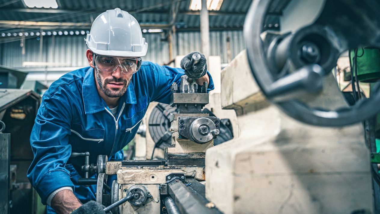 İmalat sanayinde daralma 13. aya taşındı